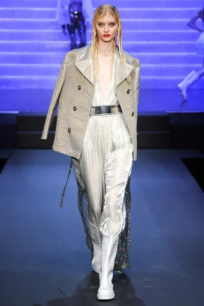 Look 28